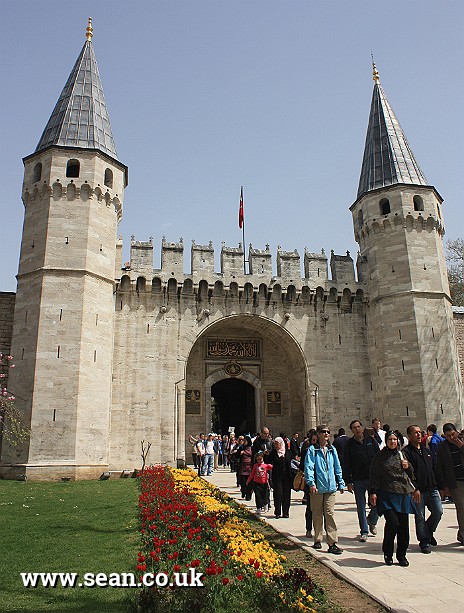 Photo of the entrance to Topkapi Palace in Istanbul, Turkey