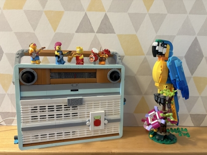 Lego Retro Radio with Raspberry Pi inside